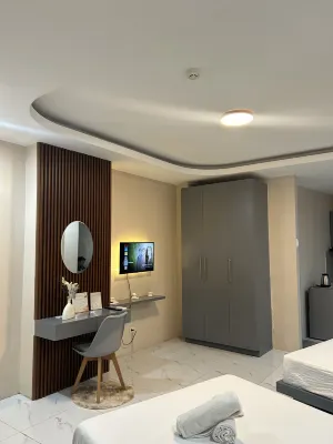 Hiraya Doors at Happy Stay - Apartments