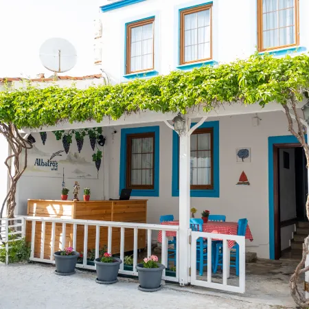 Bozcaada Albatros Otel