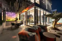 Saudade: Futuristic Ultra Luxury Ocean Zen Retreat - parkir