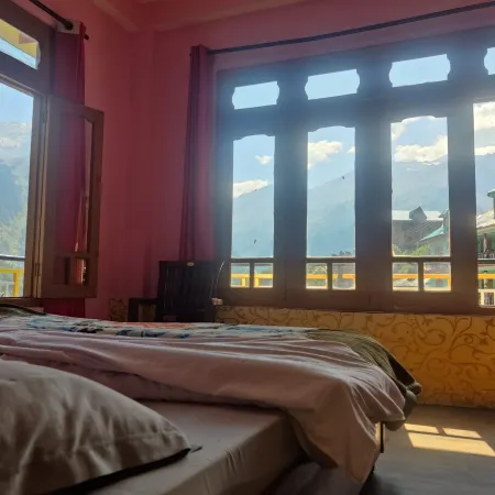Suraj Guest House And Cafe
