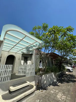 Ivory House - parking