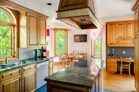 Farm-Style Retreat Near Niagara Falls on 58 Acres - bars