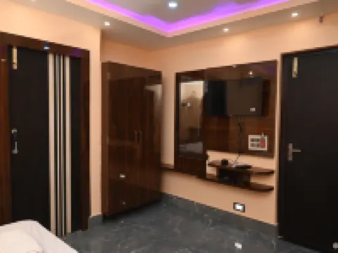 Hotel Tulusi Inn バーバムのホテル