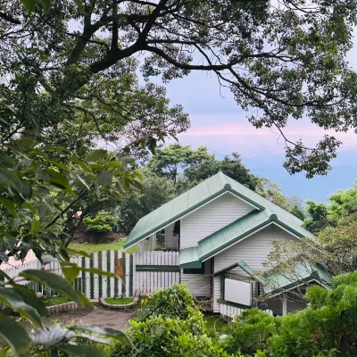 酒桶山民宿 山上松亭露營區附近的飯店