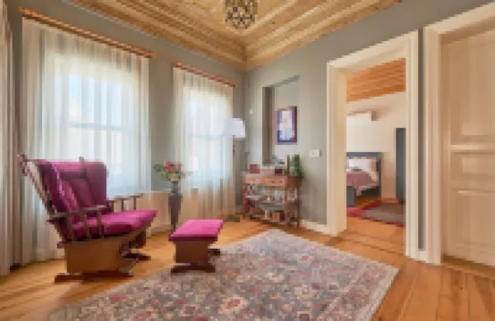 Nostalgic & Comfortable Historical Home!