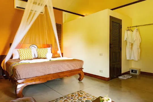 ดับเบิ้ล royal  ลานนา วิลล่า 