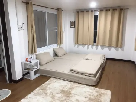 Living Room Udonthani Отели рядом с достопримечательностью «Nong Prajak Park»