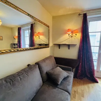 Vintage studio 150m to Notre Dame Hotels near Colonnes de Buren