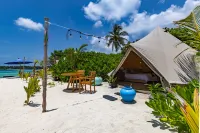 The Maverick Surf and Dive Boutique Hotel Hotel di Gan