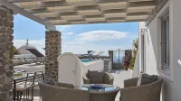 Villa Dakoronia•Stunning caldera view Private Pool Hotels in Fira