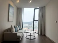 À La Carte Ha Long Bay Hotel