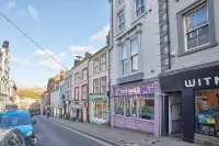 Host & Stay | The View, Hudsons Yard House - Homestays