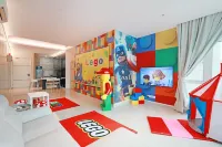 Lego House Near Lego Land - สระว่ายน้ำแบบอินฟินิตี้