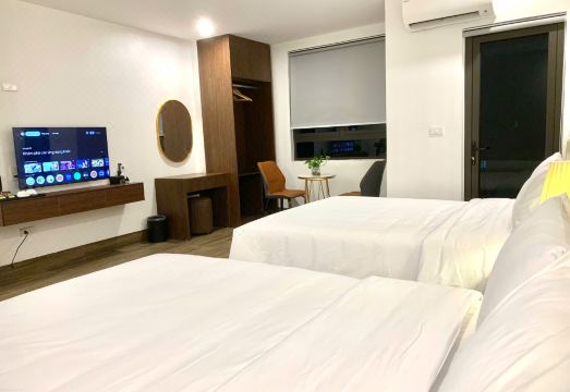 FIORUS AIRPORT HOTEL