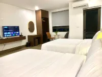 FIORUS AIRPORT HOTEL