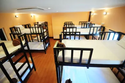 Twin Palms Hostel Phi Phi Hotels in Laem Tong Bay