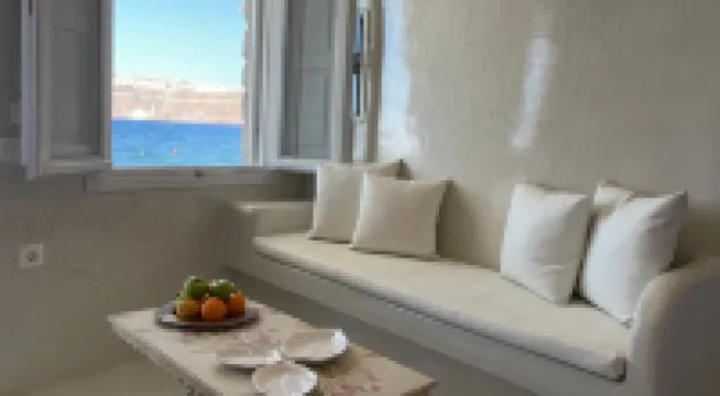 Cave of Love – Seafront Sunset View Santorini Hotels in 