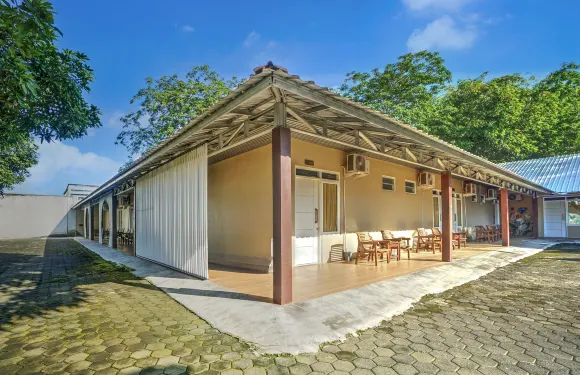 OYO 95211 Duta酒店，巴紐旺宜