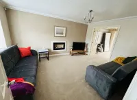 4BR 2BA+2WC | WiFi | Driveway | 7 Beds | Bolton - parking