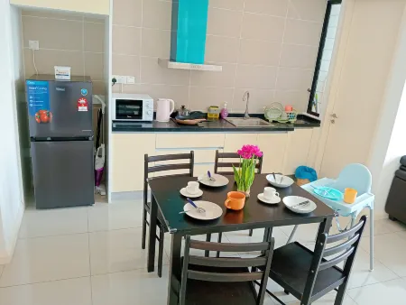 Walk 3min Legoland 8pax Lakeview 2BR D'Pristine