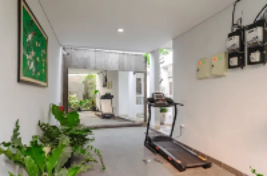 Calma Coliving at Bintaro, Tangerang Selatan Hotels in Pondok Aren