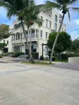 Gorgeous 7 bedroom villa near the beach Hotels in 