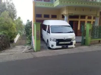 Mas Dylan Homestay Hotels in Sukapura