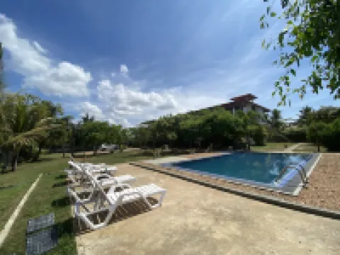 Aqua Hotel Yala 漢班托特酒店