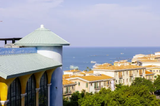 Emirates Hotel Phu Quoc Отели рядом с достопримечательностью «Сан- Бич»