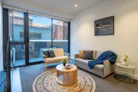 Modern 1BR Apt Near Swinburne & Glenferrie Rd Hotels in Hawthorn