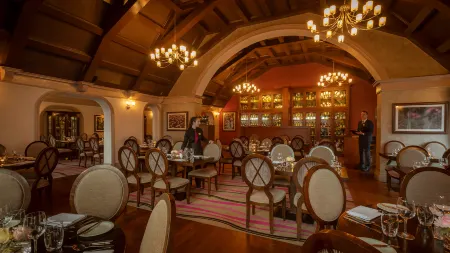 Great National Temple Gate Hotel Отели в г. Клэр