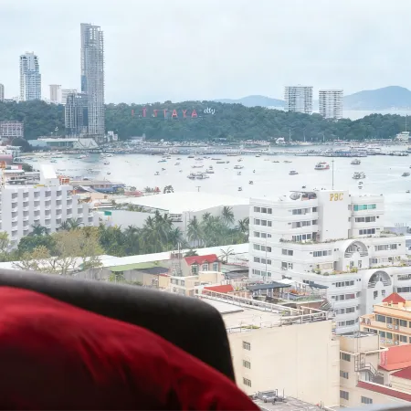 Pattaya Beach · THE Edge  Base High-End Ocean View Pool Apartment · Direct Beach Access ·Homestay