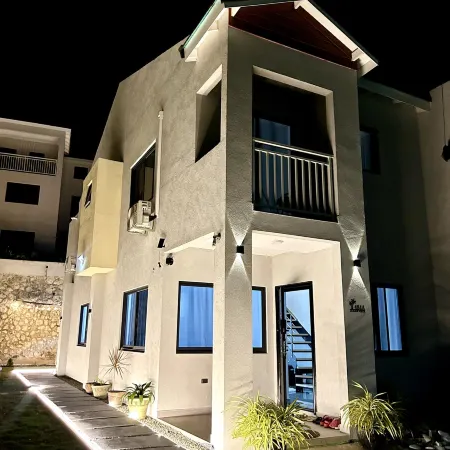 Ocean Vista | 2-Bedroom | Entire Modern House with Ocean Views, Pool, Gym | Nearby Beaches