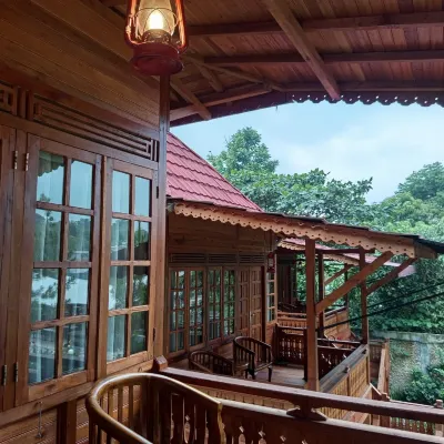 Villa Kampung Santri Hotels near LembahTangga 101
