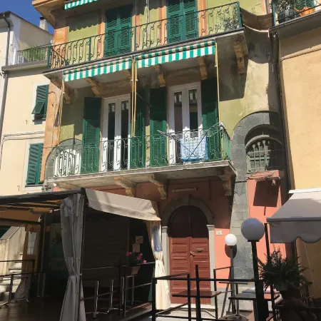Via ROMA 52 Large Apartament (up to 8) Отели рядом с достопримечательностью «Пляж Феджина»