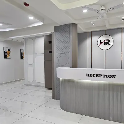 Hotel HR Sky Отели рядом с достопримечательностью «Храм Сомнатх»
