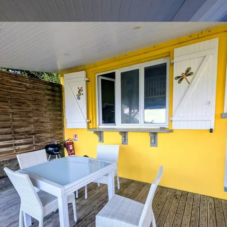 Habitation Pineau - Sea View Duplex with Private Hot Tub, Deshaies