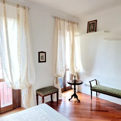 Charming apartment, close to everything in Milan Các khách sạn gần Ga Romolo