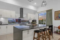 Cosy room in Carindale - موقف سيارات