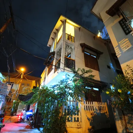 CANARY HOMESTAY Отели рядом с достопримечательностью «Храм Миеу»