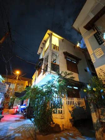 CANARY HOMESTAY Отели рядом с достопримечательностью «Tomb of Dục Đức»