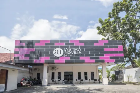 Hotel O Makassar near Pantai Losari formerly Hotel Astra Novilia Отели рядом с достопримечательностью «Kayangan Island»