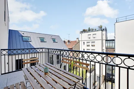 Elegant Appt - 3BDR/8P - Near Paris & La Défense Отели в г. Сюрен