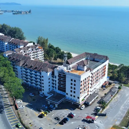 18pax GFloor 4R4B Dual-Key DOORSTEP PRIVATE BEACH, WATERSPORT, POOL, BBQ SET, WIFI