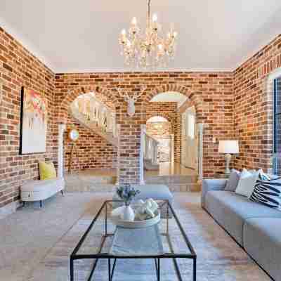 Stunning 4BR Holiday Home with Water Views & Pool Rooms