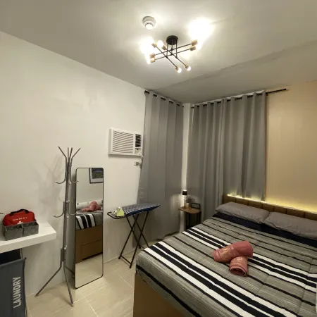 Seven-Eleven Inn 1BR Condo - Royal Oceancrest Mactan