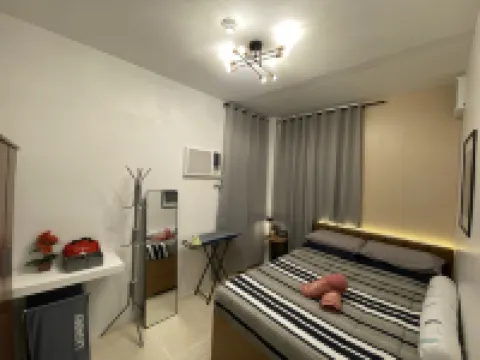 Seven-Eleven Inn 1BR Condo - Royal Oceancrest Mactan