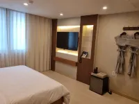 MOMENTS HOTEL - New