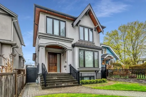 Modern 2BR 2BA by UBC | AC, Prkg, Transit, Pvt Ent - جديد