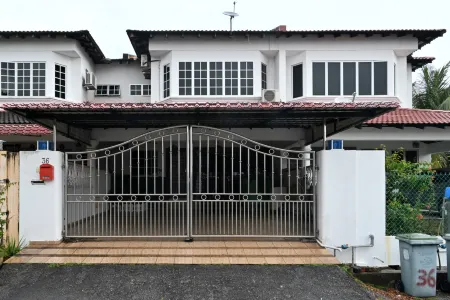 Warm House Alor Akar Linked House 6BR 15pax